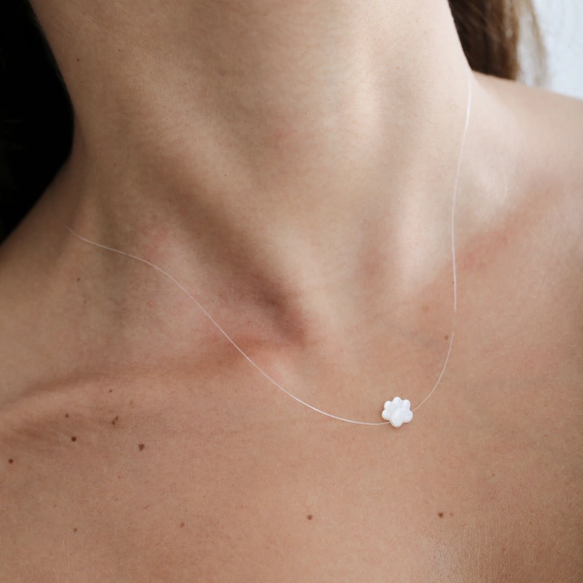 Colar Choker Fio de Nylon Patinha